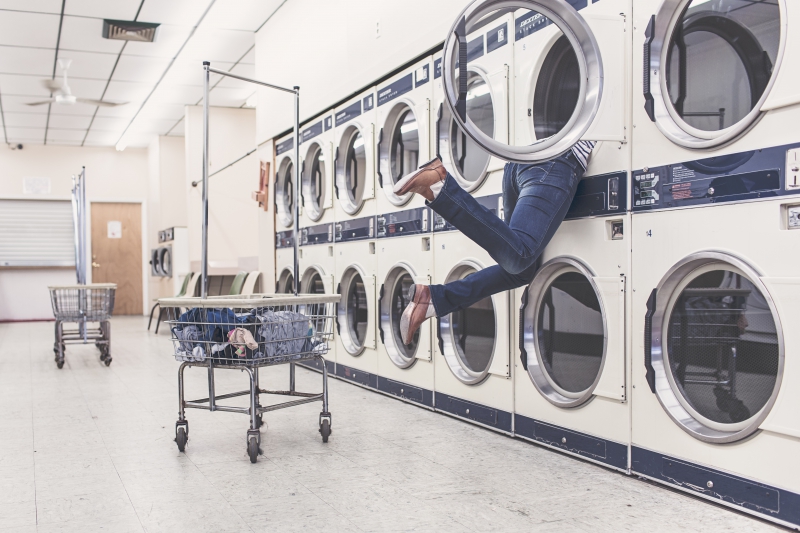 magasin-LE CANNET-min_people-woman-laundry-laundromat-interior-design-art-946996-pxhere.com